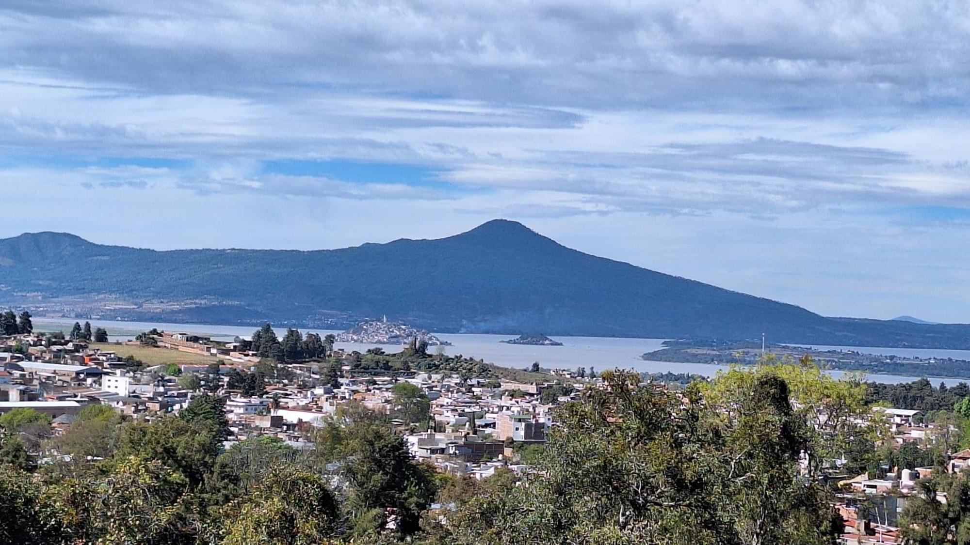 Departamento Vistas De Patzcuaro Con Terraza Vista Hacia El Lago المظهر الخارجي الصورة